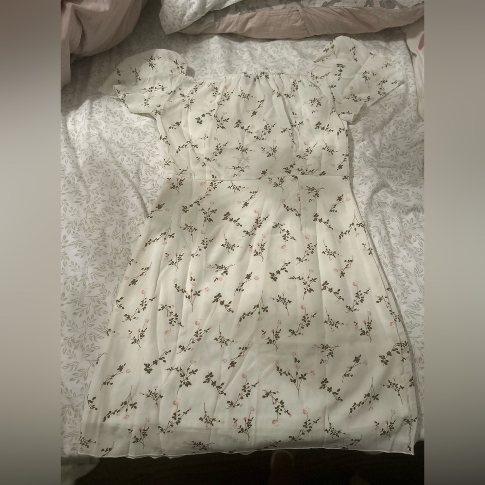 BRAND NEW. NEVER WORN. Floral white dress - Picture 3 of 3